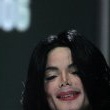 World Music Awards. Beyonce Knowles presents Michael the 'Diamond Award'.
