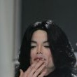 World Music Awards. Beyonce Knowles presents Michael the 'Diamond Award'.