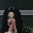 World Music Awards. Beyonce Knowles presents Michael the 'Diamond Award'.