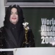 World Music Awards. Beyonce Knowles presents Michael the 'Diamond Award'.