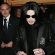 World Music Awards. Michael walks the red carpet and signs his autograph for fans as he enters the ceremony.
