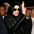 World Music Awards. Michael walks the red carpet and signs his autograph for fans as he enters the ceremony.