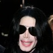 World Music Awards. Michael walks the red carpet and signs his autograph for fans as he enters the ceremony.