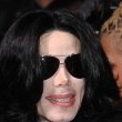 World Music Awards. Michael walks the red carpet and signs his autograph for fans as he enters the ceremony.