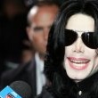 World Music Awards. Michael walks the red carpet and signs his autograph for fans as he enters the ceremony.