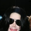 World Music Awards. Michael walks the red carpet and signs his autograph for fans as he enters the ceremony.