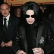 World Music Awards. Michael walks the red carpet and signs his autograph for fans as he enters the ceremony.