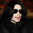 World Music Awards. Michael walks the red carpet and signs his autograph for fans as he enters the ceremony.
